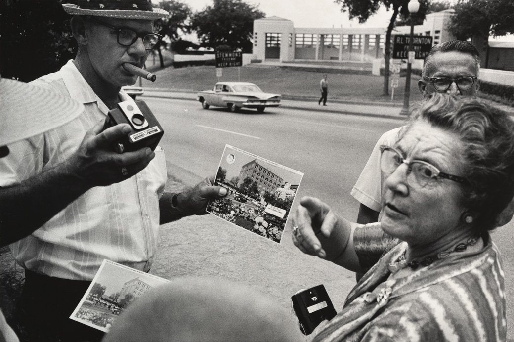 GarryWinogrand-MoMA-Dallas-1964