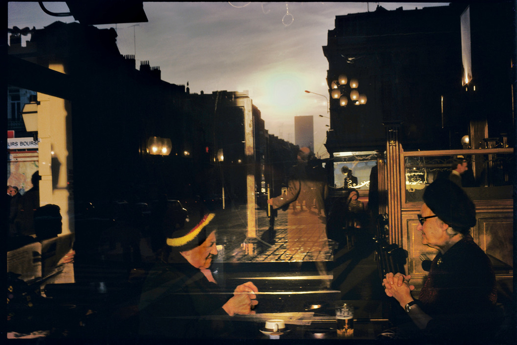 Harry-Gruyaert-Brussels1981-PlaceDeLaBourseSquare-Coffee