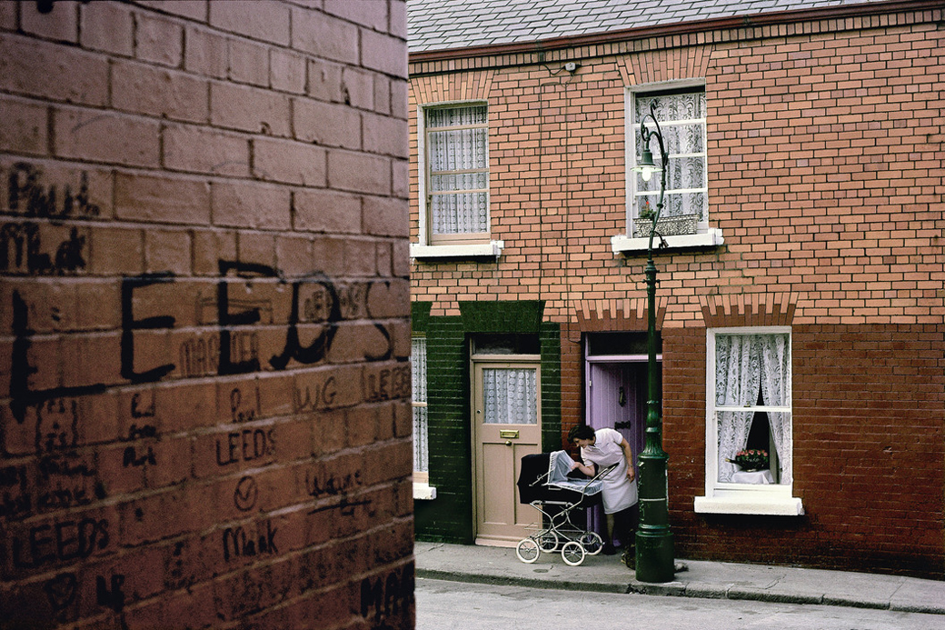 HarryGruyaert-IRELANDStreetscene1983