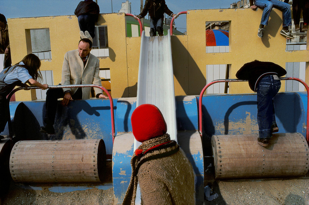 HurryGruyaert-ChildrenPlayground-ParisFrance1985