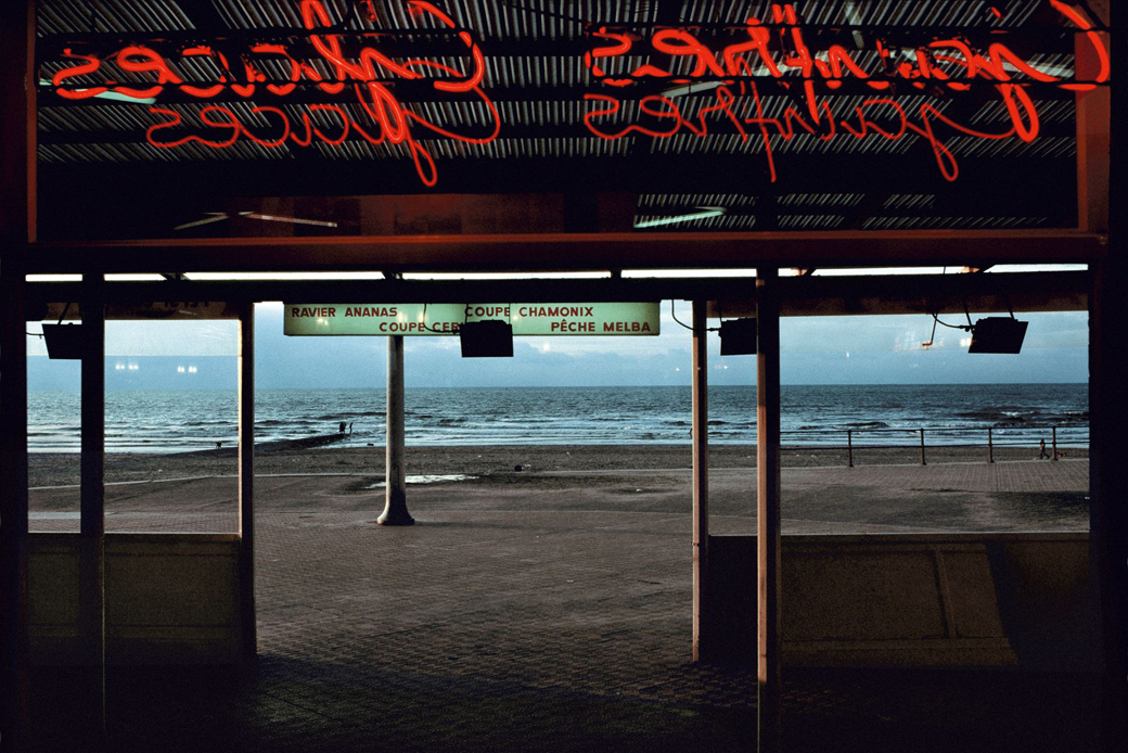 HurryGruyaert-Coffee-on-the-beach-TownOfOstende-Belgium1988