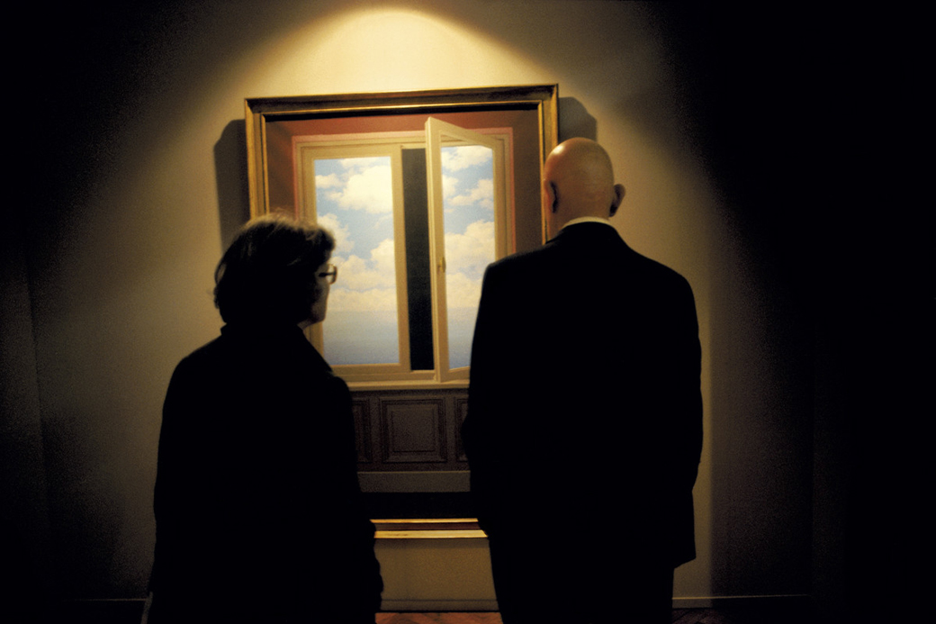 HurryGruyaert-MagrittePainting-Brussels-Belgium-1981-Magnum