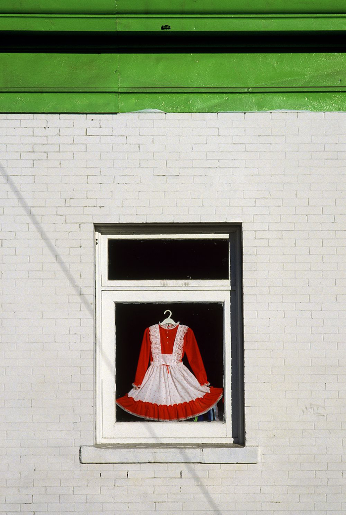 FredHerzog-DressInWindow1986