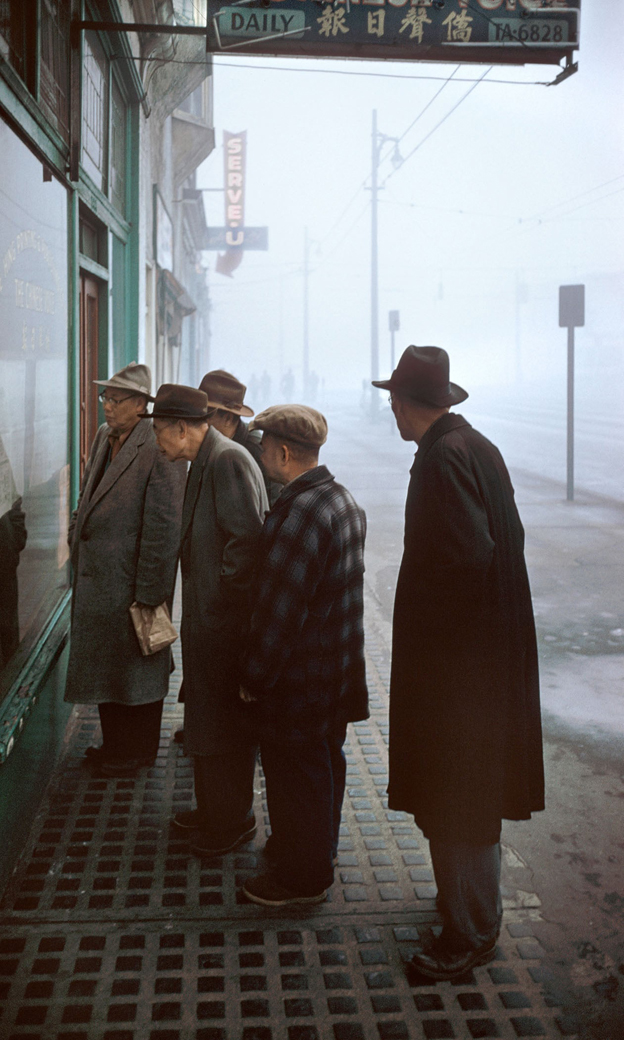 FredHerzog-NewspaperReaders1961